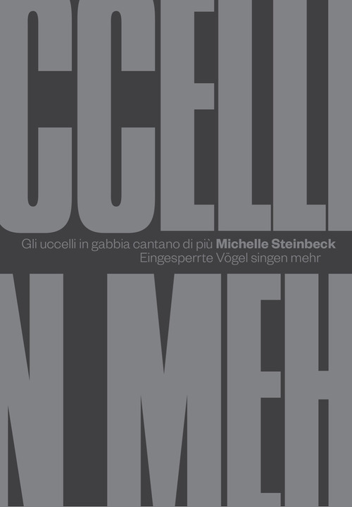 Gli uccelli in gabbia cantano di pi&ugrave;