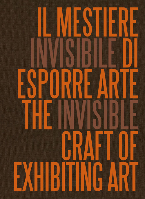 Il mestiere invisibile di esporre arte. Ediz. italiana e inglese