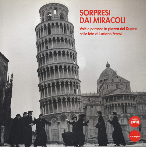 Sorpresi dai miracoli. Volti e persone in piazza del Duomo nelle foto di Luciano Frassi